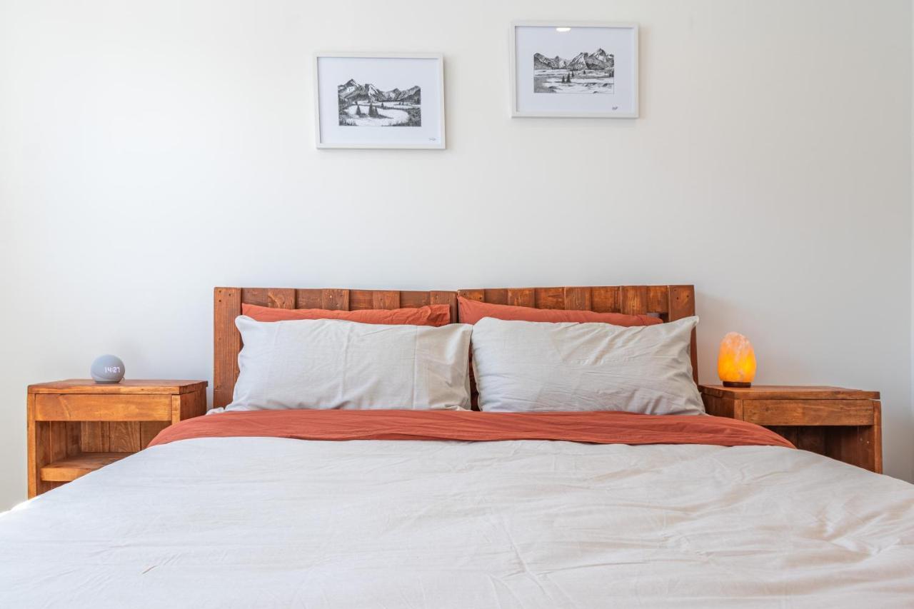 Cozy Retreat With Hot Tub Apartment ไครสต์เชิร์ช ภายนอก รูปภาพ