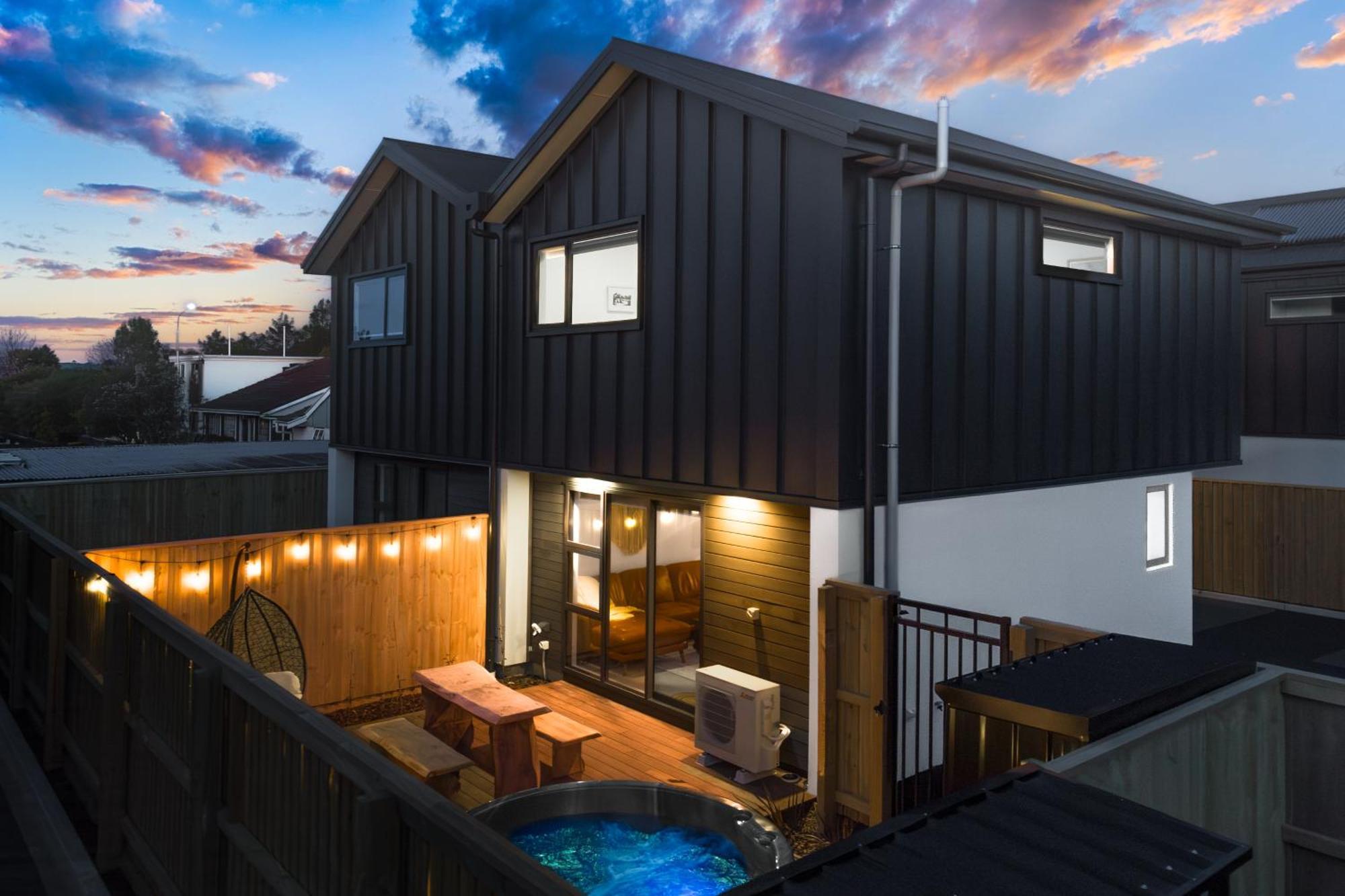 Cozy Retreat With Hot Tub Apartment ไครสต์เชิร์ช ภายนอก รูปภาพ